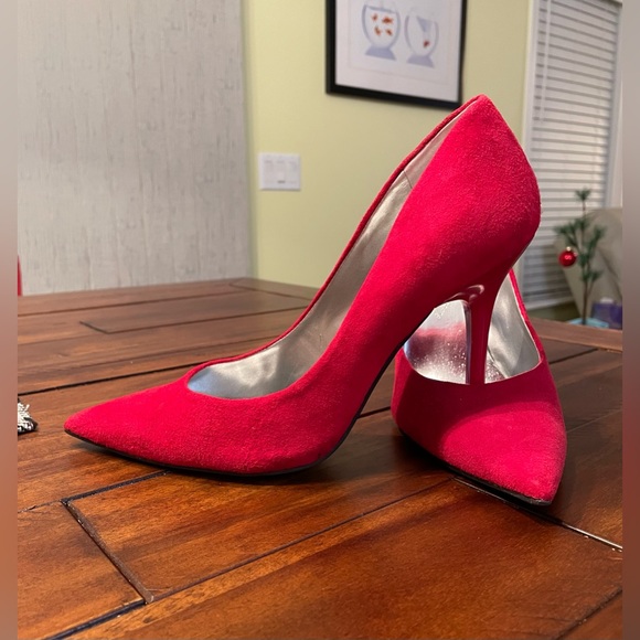 Guess Red Suede Pumps 3.5” Heels - Picture 4 of 16